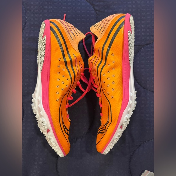 Gently Used Womens Track Running Shoes with Spikes Siz 9.5 Saucony Endorphin MD3 - Picture 2 of 10